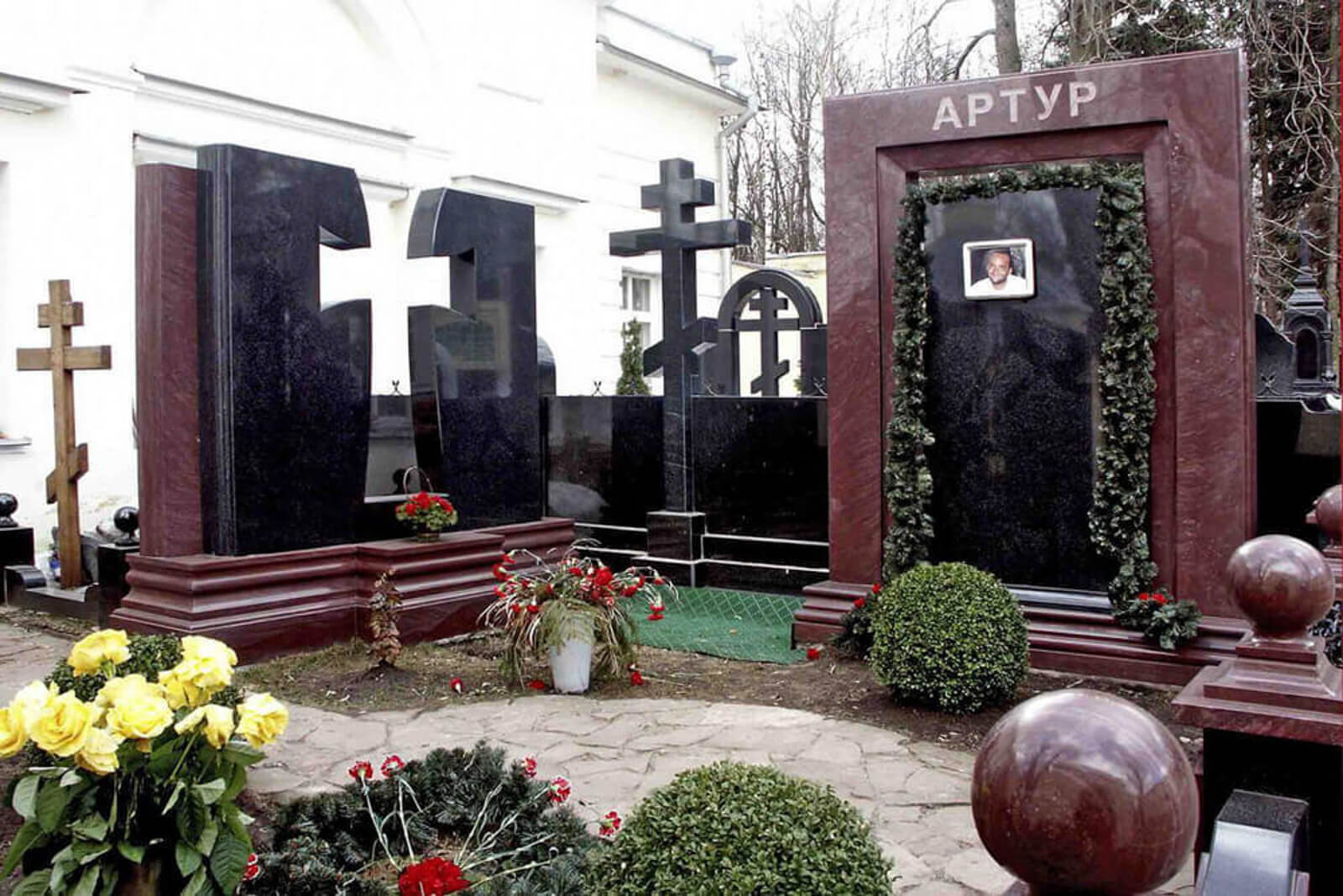 memorial-nyj-semejnyj-kompleks-iz-shokshy-5