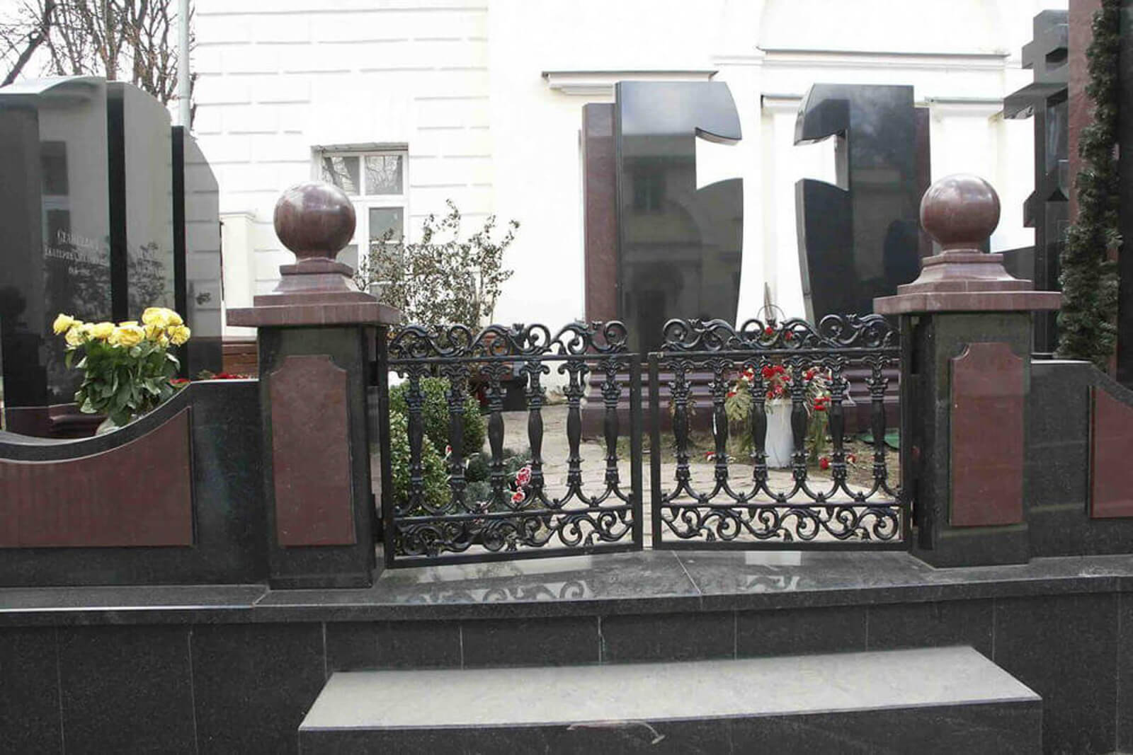 memorial-nyj-semejnyj-kompleks-iz-shokshy-7